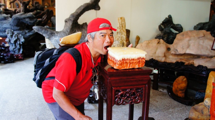 請幫我FB好友的這張相片的東坡肉PS成生日蛋糕