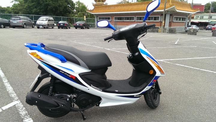 補發：復刻版白藍GSR牽車