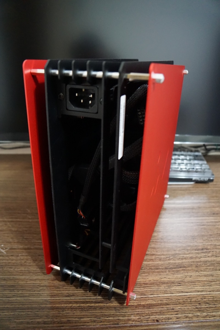 招潮蟹的逆襲(進化之水冷蟹)-ASUS MARS 760硬上IN WIN H-Frame mini ITX