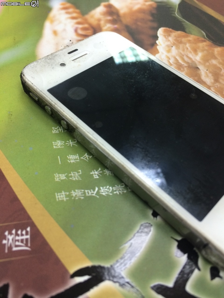MiLi的行動電源放在包包爆了，還好不是在講電話中@@