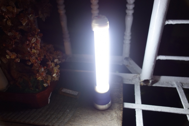 [開箱] 中華節能~夜行天使 DA20 手電筒+行動電源