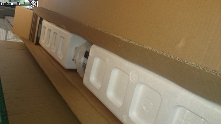 【開箱】從四月看到現在終於把 樂視超級電視 MAX70 運回來掛在牆上了 !!