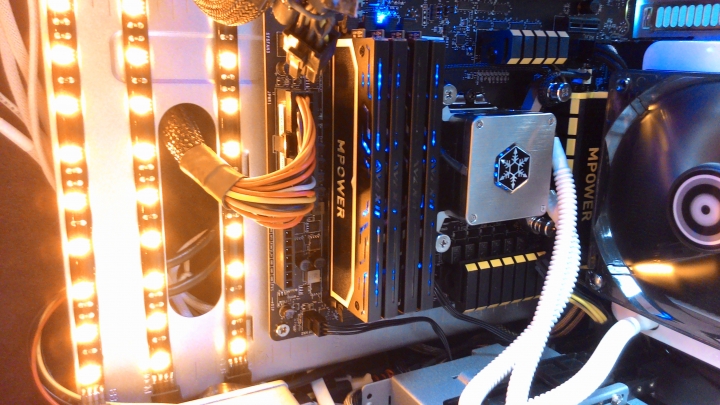 土豪金配色 自組電腦初體驗(I7 4790K,Z97 MPOWER,HyperX 3K 240G,TD03,FT04,STRIDER GOLD 1200W)