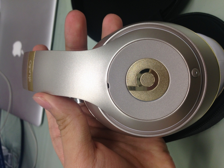 「純分享、不喜勿入」Beats Studio v2香檳金