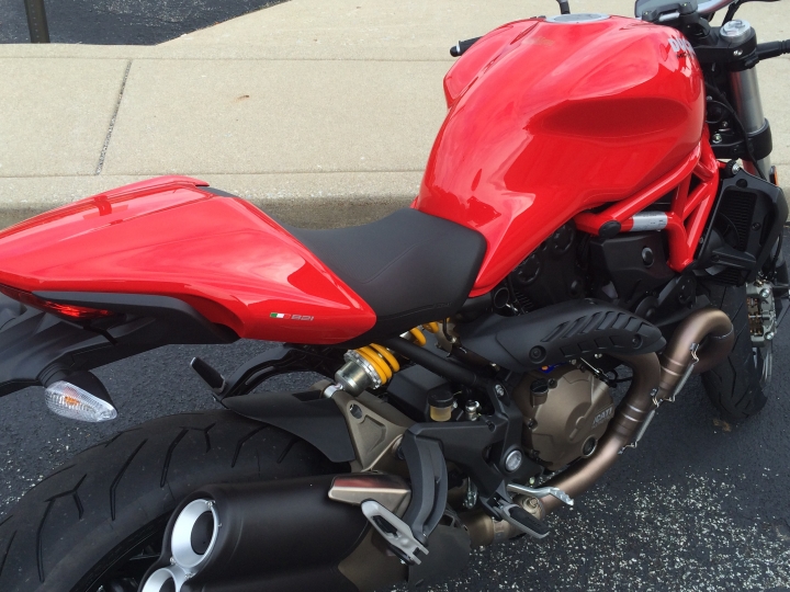 Monster 821 不專業開箱文