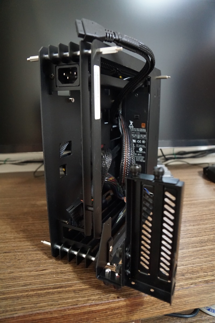 招潮蟹的逆襲(進化之水冷蟹)-ASUS MARS 760硬上IN WIN H-Frame mini ITX