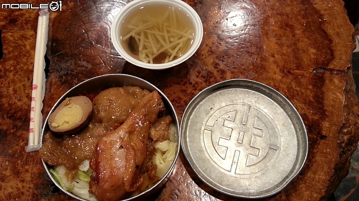 （火車&鐵路便當大集合）1台鐵懷舊飯盒、2台鐵便當、3奮起湖古早鋁製鐵路飯盒、4福隆便當、5池上便當