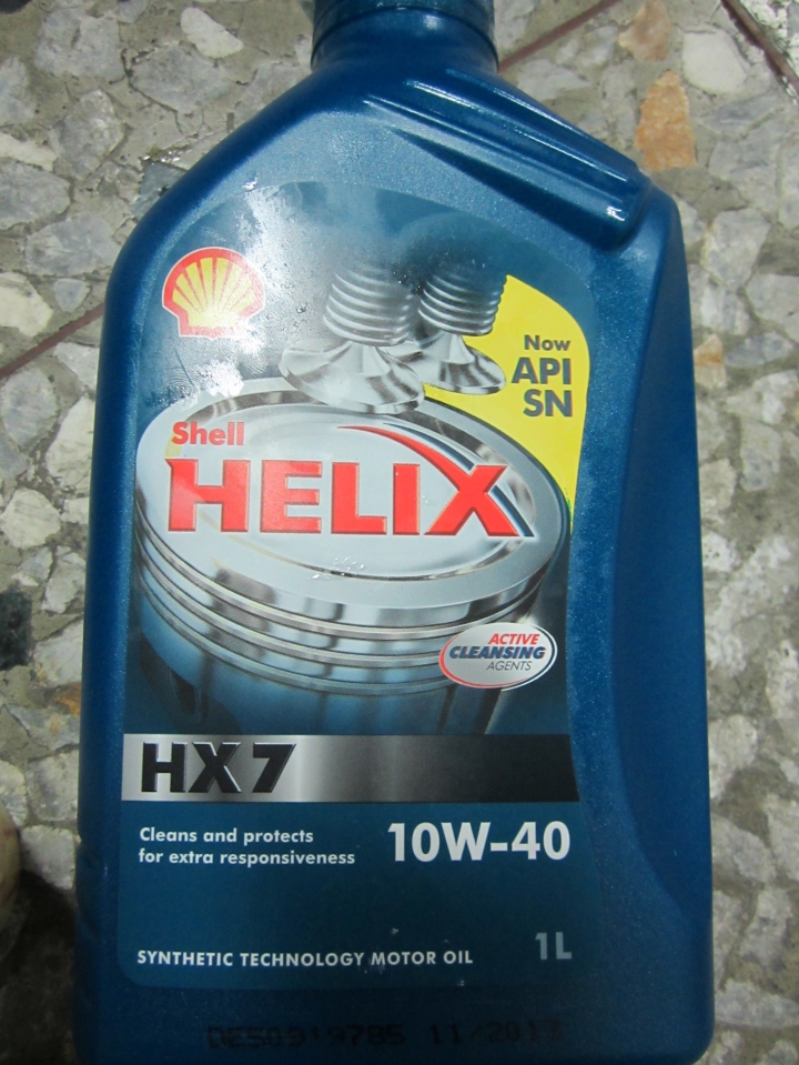 問題油? 殼牌 Shell HELIX HX7 10W-40 機油 顏色不一樣