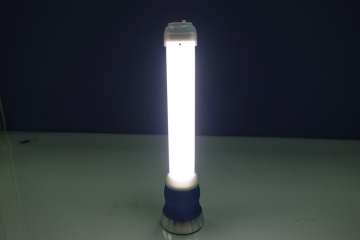 [開箱] 中華節能~夜行天使 DA20 手電筒+行動電源