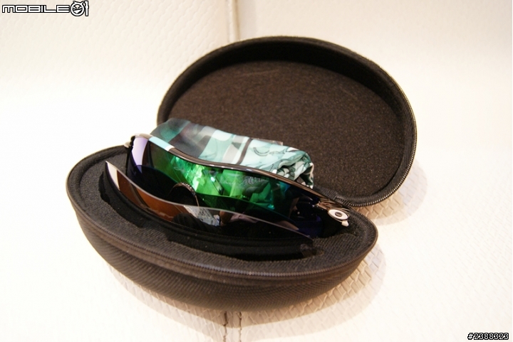 {開箱}夏日豔陽騎單車必備 OAKLEY