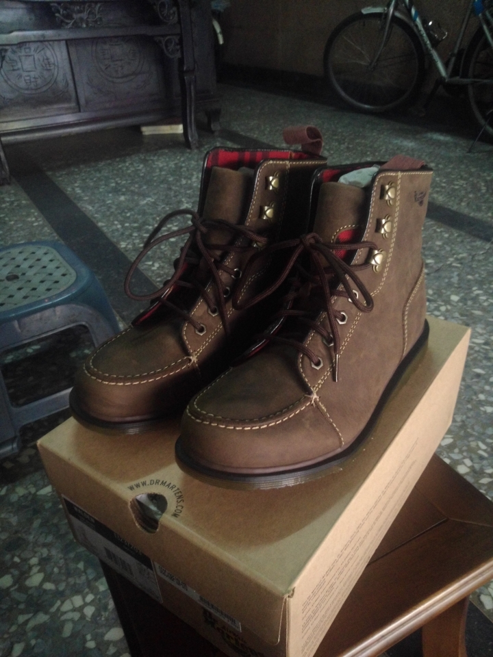 人生中第一雙皮靴 Dr. Martens Dark Brown Bigfoot