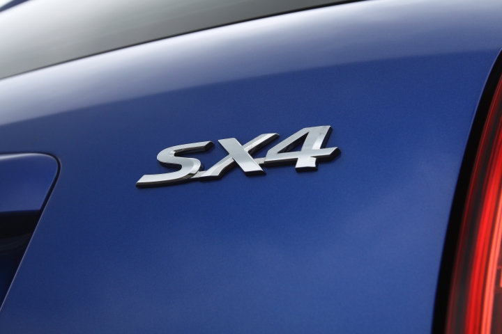 簡易開箱文suzuki sx4