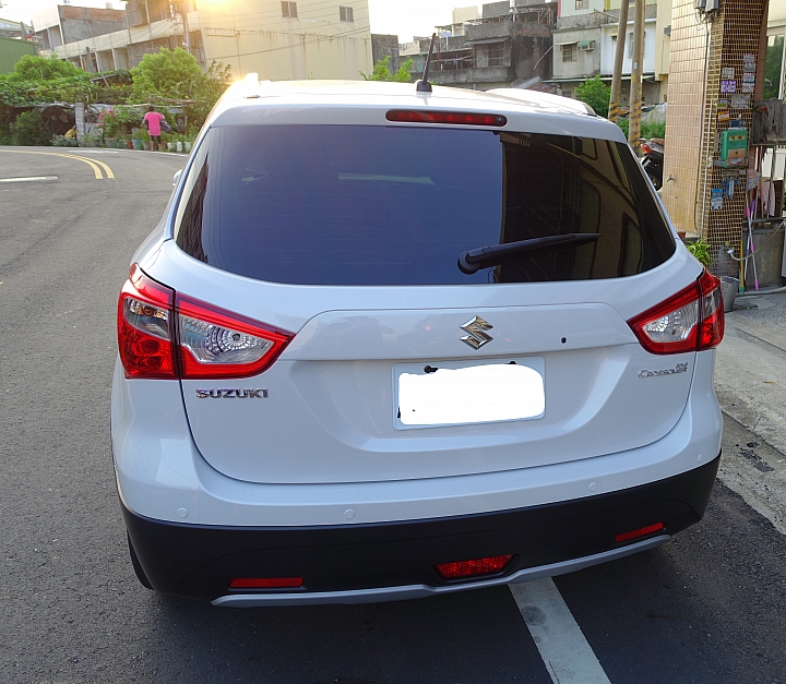 Suzuki SX4-Crossover GL+ 白色 開箱文