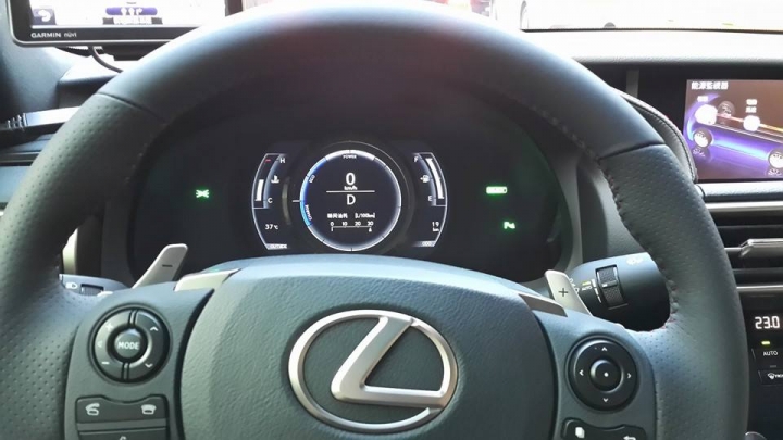 遲了幾個月的Lexus IS300h F Sport開箱紀念