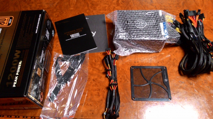 土豪金配色 自組電腦初體驗(I7 4790K,Z97 MPOWER,HyperX 3K 240G,TD03,FT04,STRIDER GOLD 1200W)