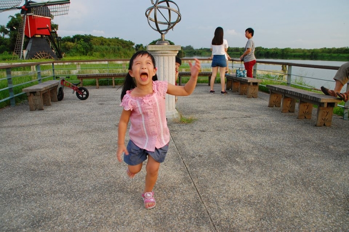 <懇求>求各位大神給小女一個適當的背景..