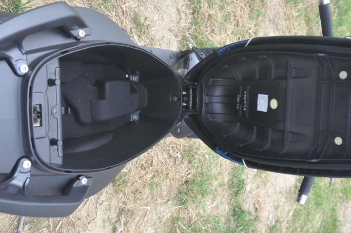 新手第一次開箱《雷霆 150 ABS Motocam 消光黑》