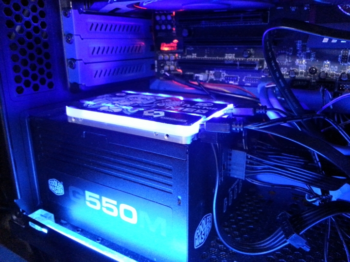 最近作品：讓電腦性能UP的電子妖精！浦科特M6S 128GB藍光LED彩繪版 固態硬碟