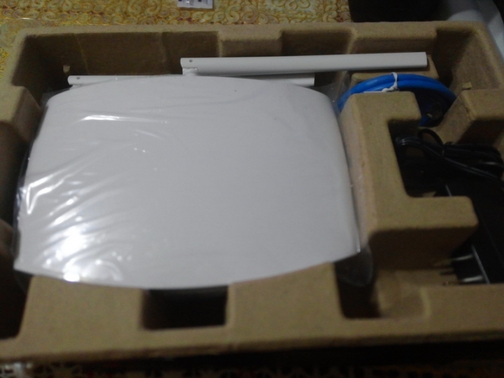 平價AC 老闆說 比N快三倍 還可以偷偷翻牆 ..EDIMAX  BR-6208AC AC750..  開箱 圖多..有些廢話..可以咬"土豆"