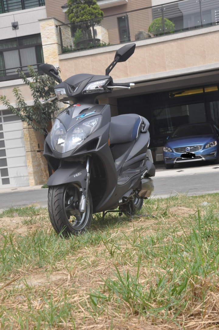 新手第一次開箱《雷霆 150 ABS Motocam 消光黑》