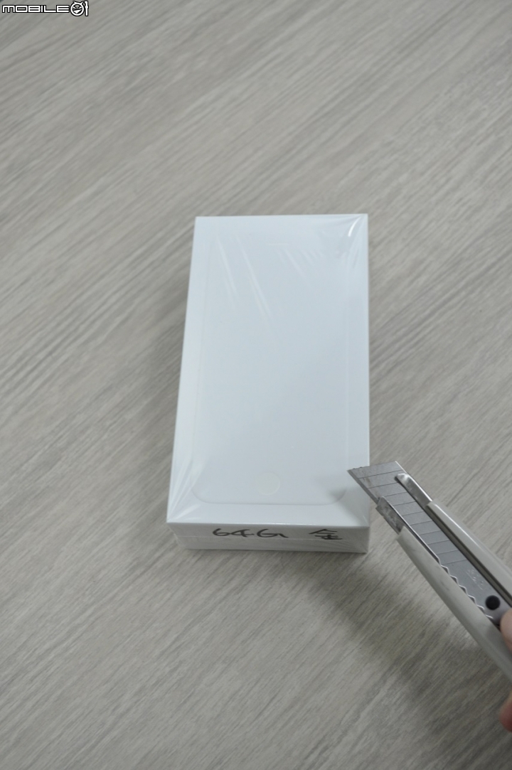 iPhone 6 香檳金入手開箱 + TUNEWEAR SOFTSHELL TPU保護套，說不出的爽感~~