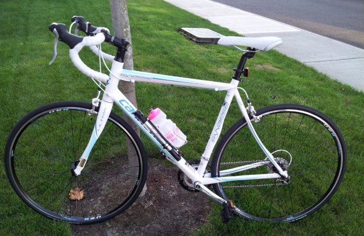今天入手了2012年的Cannondale Synapse Women's Sora 7