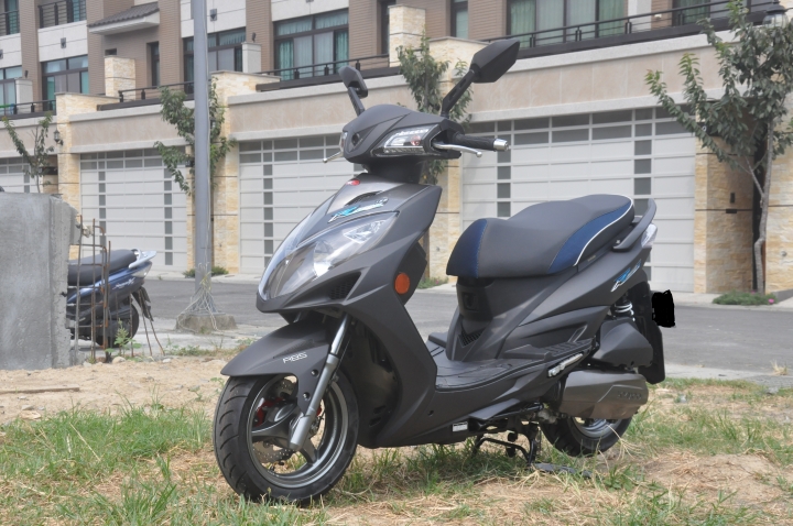 新手第一次開箱《雷霆 150 ABS Motocam 消光黑》