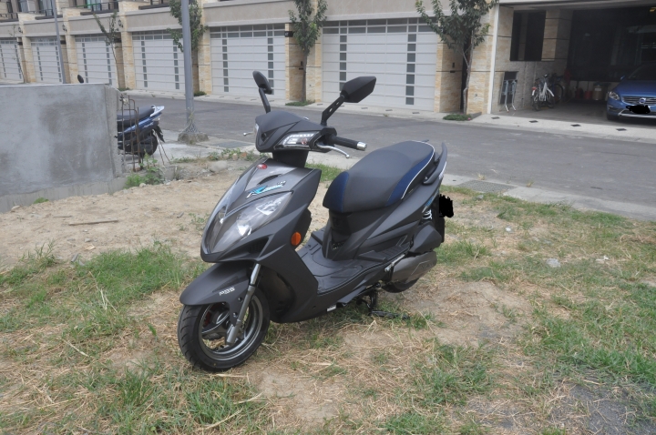 新手第一次開箱《雷霆 150 ABS Motocam 消光黑》