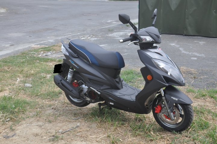 新手第一次開箱《雷霆 150 ABS Motocam 消光黑》