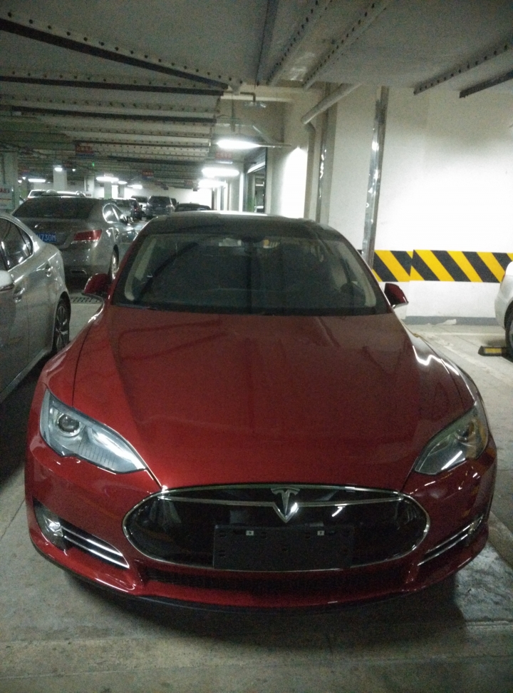 鄰居新買的Tesla