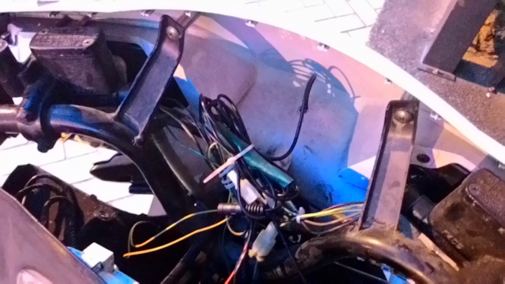 RACING 雷霆 安裝雙鏡頭行車紀錄器