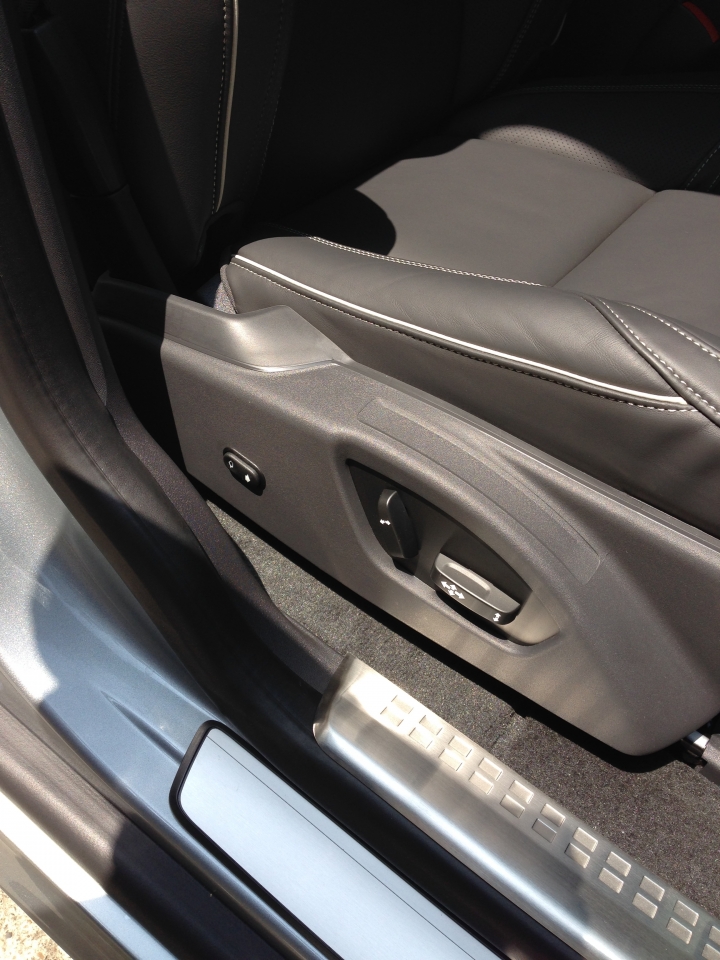 Volvo XC60 T5 R-Design...開箱！9/30補充
