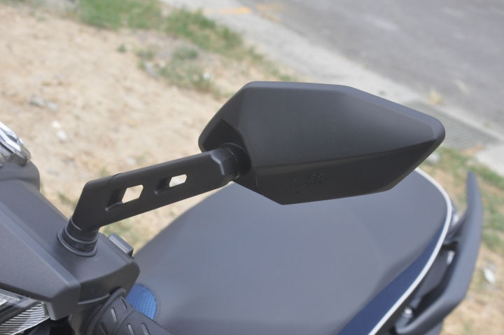 新手第一次開箱《雷霆 150 ABS Motocam 消光黑》