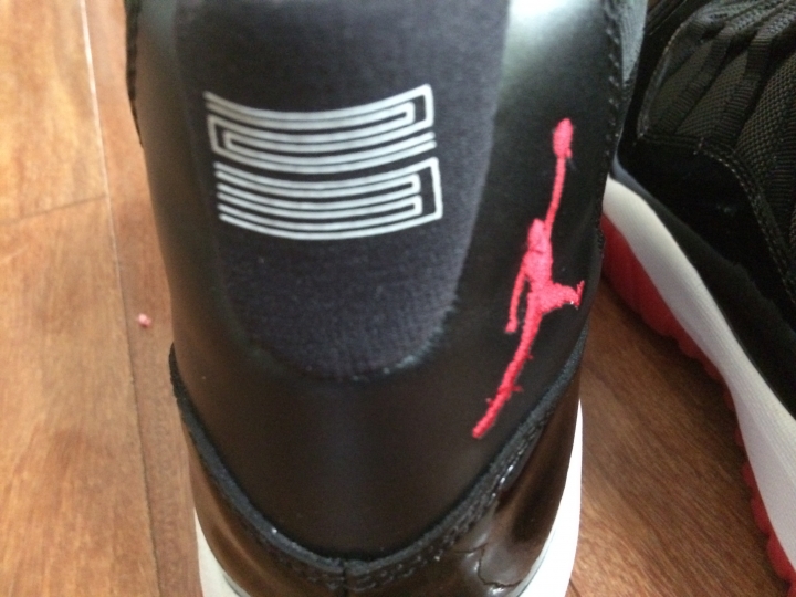請大大幫我鑑定一下  AJ XI BRED