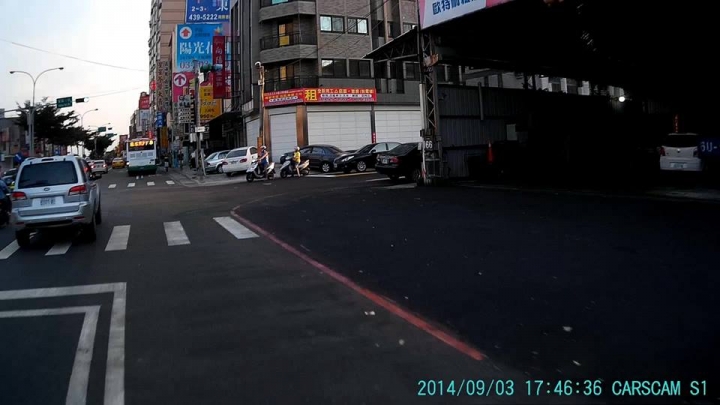 最近都在重做柏油路面~市公所真貼心連民眾家門口都幫忙鋪柏油