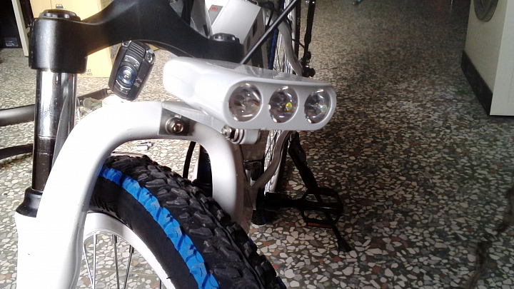 [開箱] 21速電動登山車