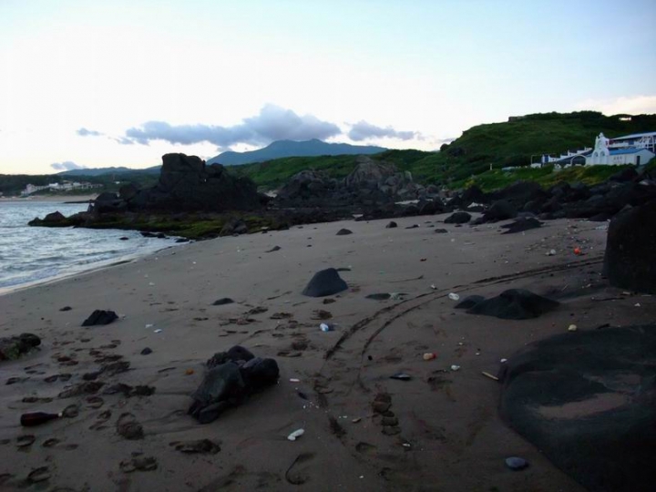 美景浩劫之石門白沙灣左岸風稜石海灘巨石陣事件