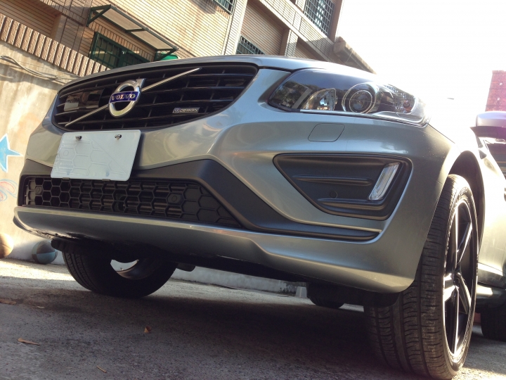 Volvo XC60 T5 R-Design...開箱！9/30補充