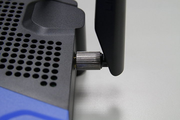 LINKSYS WRT1900AC 開箱