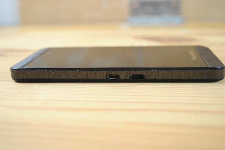 Dbrand Skin- Blackberry 黑z10 黑金屬 開箱