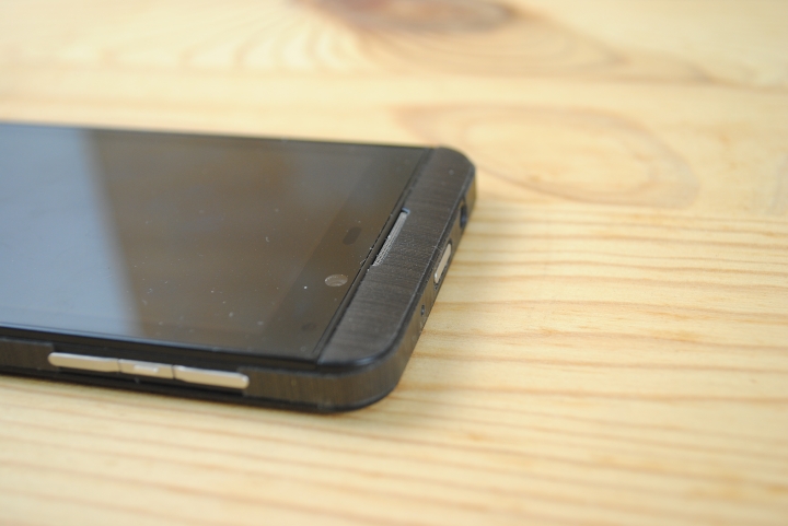 Dbrand Skin- Blackberry 黑z10 黑金屬 開箱