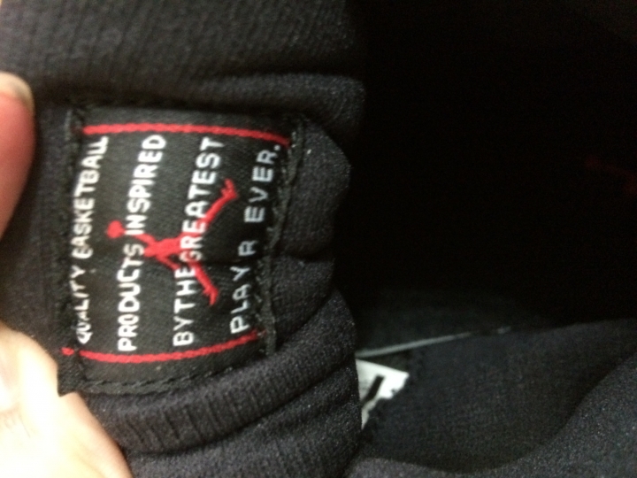 請大大幫我鑑定一下  AJ XI BRED