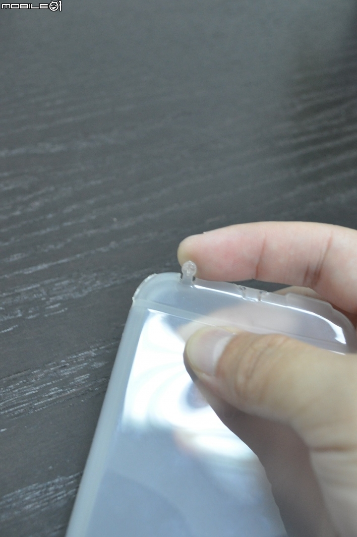 iPhone 6 香檳金入手開箱 + TUNEWEAR SOFTSHELL TPU保護套，說不出的爽感~~