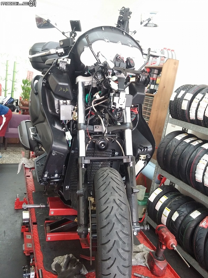 [心得] 2014年式SYM MAXSYM 400i ABS-消光黑特仕版開箱+騎乘心得