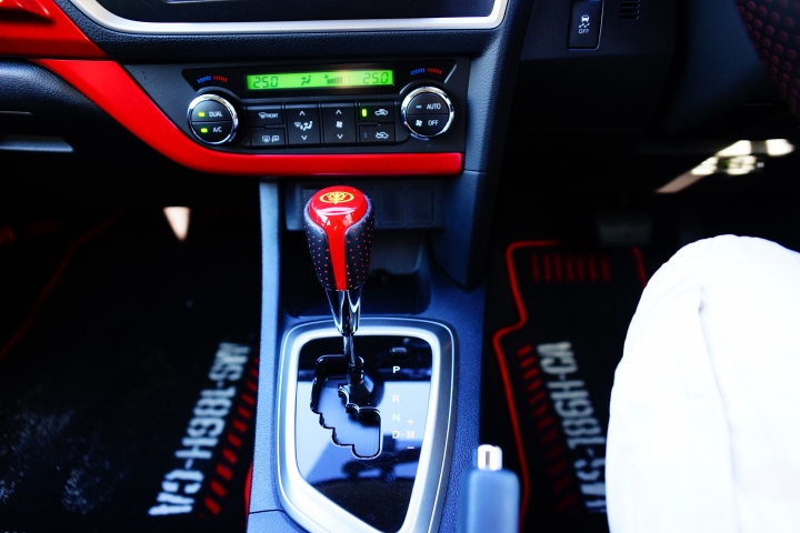 赤い彗星 --- TOYOTA AURIS 夏亞專用機四百公里體驗