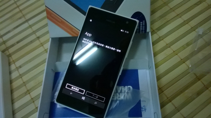Lumia 735-開箱文unbox~!!