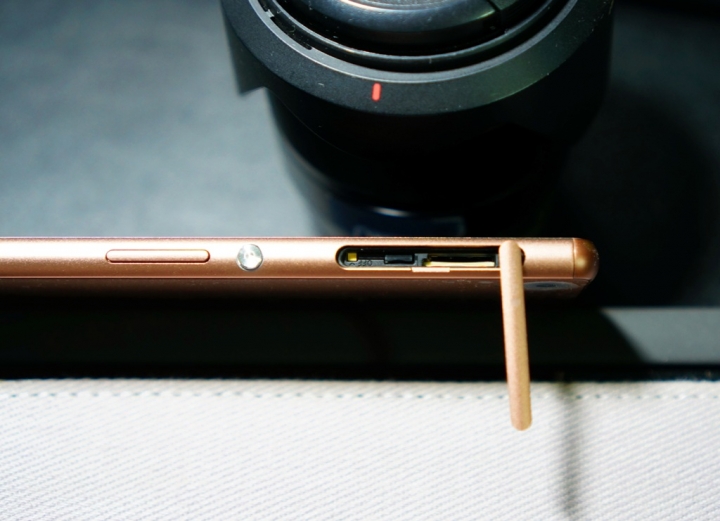 行動美學 . 大膽玩色 ~ SONY XPERIA Z3 古銅金 颱風夜微開箱...