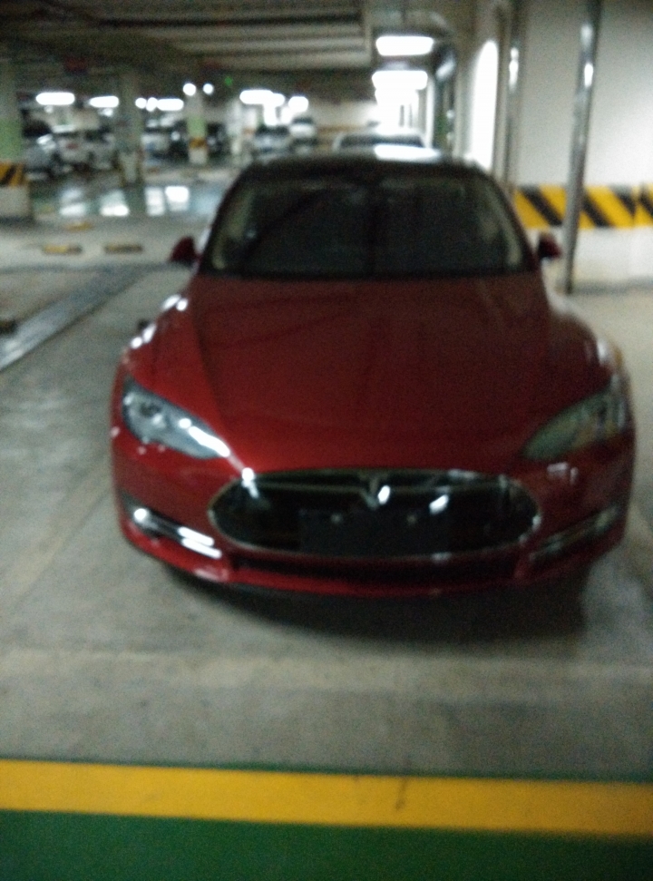 鄰居新買的Tesla