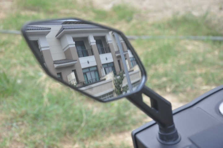 新手第一次開箱《雷霆 150 ABS Motocam 消光黑》