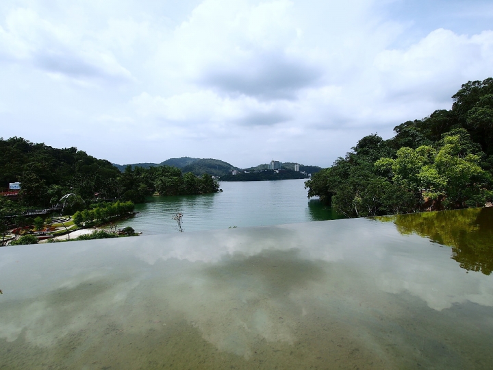 雨中日月潭紀實－朝霧碼頭、水社親水步道、蔣公涼亭、蔣介石碼頭、耶穌堂、梅荷園、向山遊客中心、玄奘寺、伊達邵